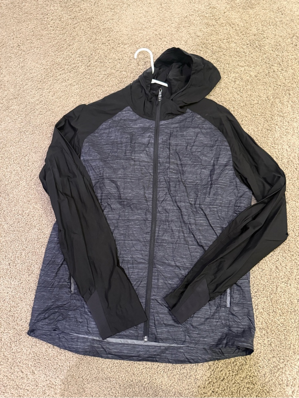lululemon athletica Men's Lightweight Hooded Jacket - Black/Charcoal